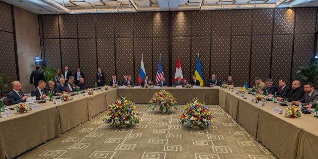 Πρόοδος στις διαπραγματεύσεις για την Ουκρανία – Οι διαφορές παραμένουν