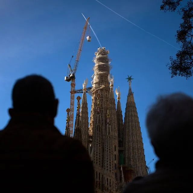 Στο τελικό της ύψος η Σαγράδα Φαμίλια μετά από 144 χρόνια