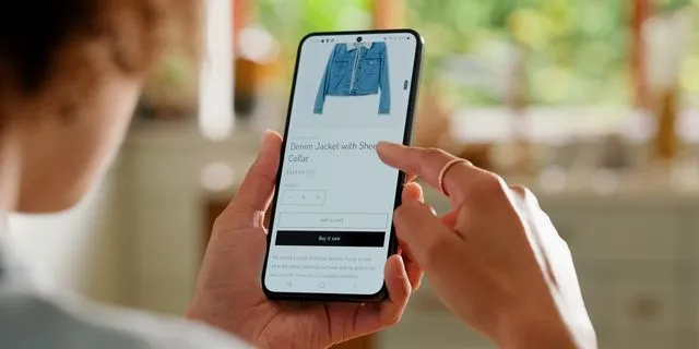 “Τριπλό σοκ” στο λιανεμπόριο λόγω πλατφορμών