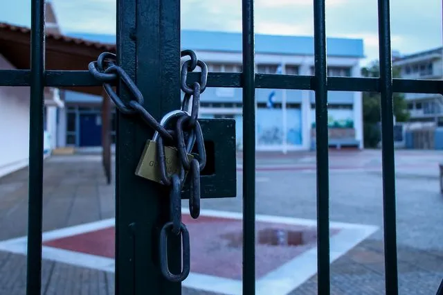 Λουκέτο σε σχολείο (Φωτογραφία αρχείου)