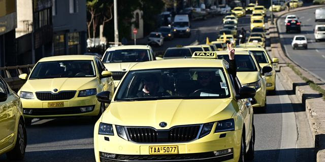 Συγκέντρωση και πορεία ιδιοκτητών και οδηγών ταξί