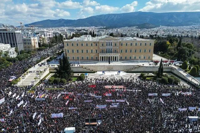 Τρία χρόνια Τέμπη: Χιλιάδες πολίτες απαίτησαν δικαιοσύνη για τους 57 νεκρούς