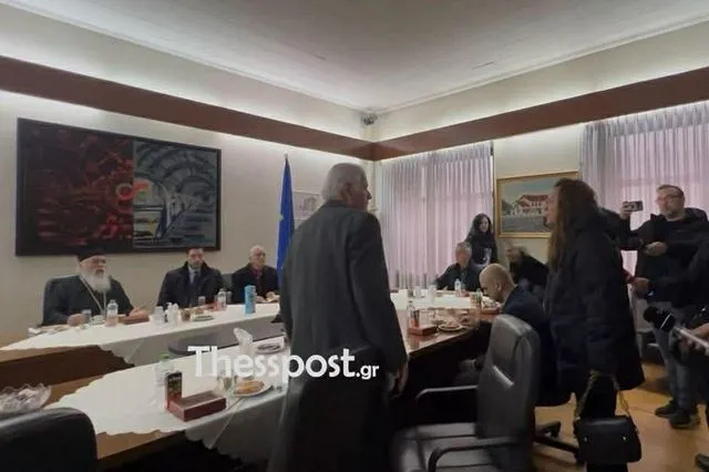 Θεσσαλονίκη: Οργή συγγενών θυμάτων των Τεμπών για την παρουσία Κυρανάκη στο μνημόσυνο