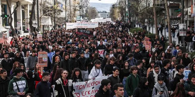 “Δεν θα ξεχάσουμε” – Μαζική συμμετοχή στο πανεκπαιδευτικό συλλαλητήριο