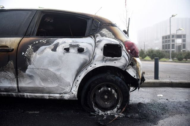 Πεδίο μάχης έξω από το ΑΠΘ – Ξεπερνούν τις 300 οι προσαγωγές για τα επεισόδια