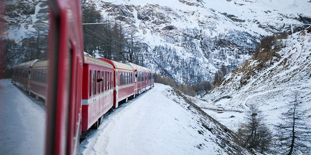 Ελβετία: Εκτροχιασμός τρένου μετά από χιονοστιβάδα – Αναφορές για τραυματίες