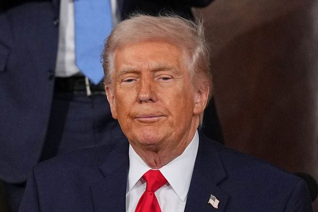 Ρατσιστική επίθεση Τραμπ σε μουσουλμάνες βουλεύτριες – “Μπείτε σε βάρκα με τον Ντε Νίρο και γυρίστε πίσω”