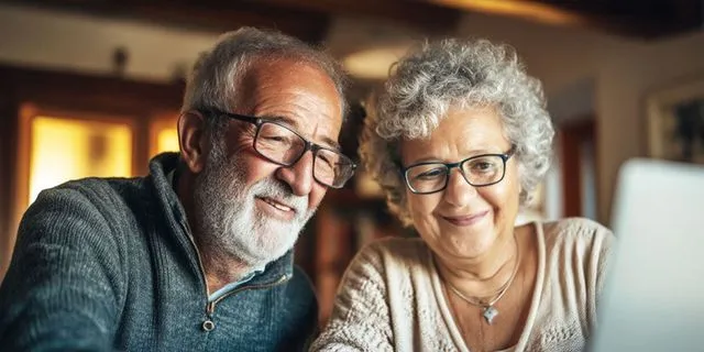 Νέο επιμορφωτικό πρόγραμμα «Ψηφιακή Αυτονομία 60+» της Πειραιώς, στο πλαίσιο του EQUALL, για τον ψηφιακό εγγραμματισμό ατόμων 60+