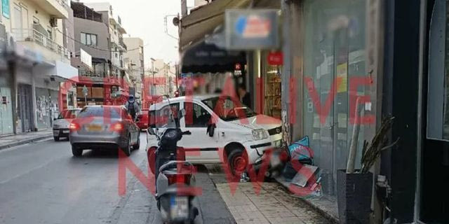 Ηράκλειο: Αυτοκίνητο έπεσε σε τζαμαρία μίνι μάρκετ