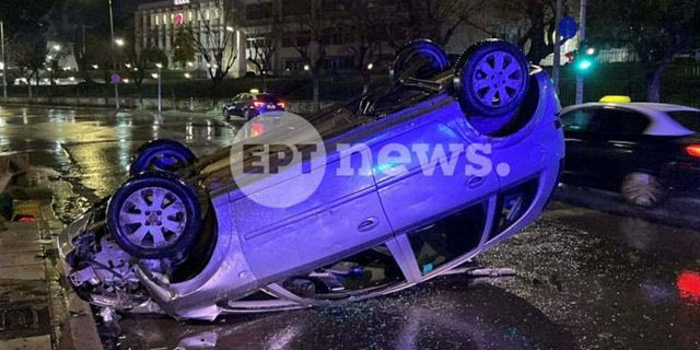 Θεσσαλονίκη: ΙΧ προσέκρουσε σε φανάρι και ανετράπη – Ένας τραυματίας