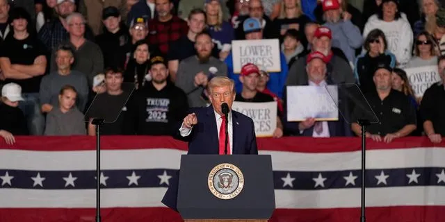 Ο Ντόναλντ Τραμπ σε ομιλία του για την οικονομία