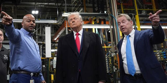 ΗΠΑ: Δεν απολύθηκε ο εργάτης της Ford που αποκάλεσε τον Τραμπ “προστάτη παιδεραστών”