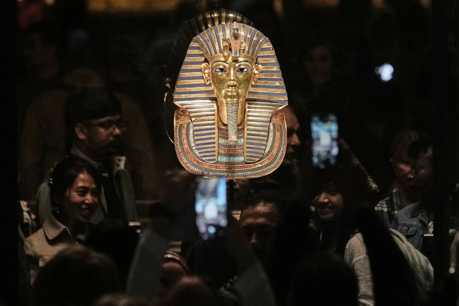 η χρυσή νεκρική μάσκα του βασιλιά Τουταγχαμών