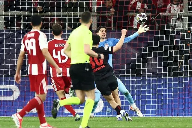 Ολυμπιακός – Λεβερκούζεν: Εντυπωσιακή επέμβαση του Τζολάκη στο σουτ του Μάτσα