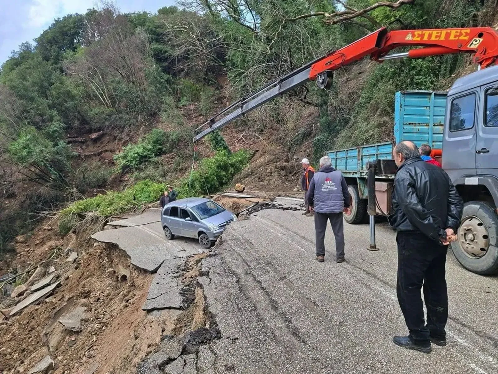 Κακοκαιρία: Κατολισθήσεις, κομμένοι δρόμοι και ζημιές - Πού υπάρχουν προβλήματα