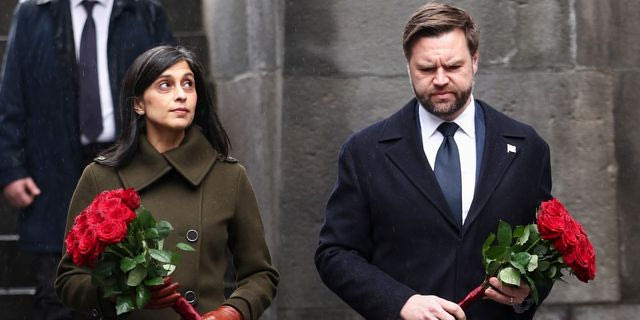 Ο Τζέι ντι Βανς και η σύζυγός του Ούσα επισκέφθηκε το Μνημείο της Αρμενικής Γενοκτονίας Τσιτσερνακαμπέρντ στο Γερεβάν