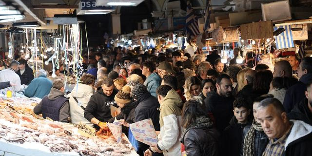 Βαρβάκειος: Ουρές για τα σαρακοστιανά ψώνια της τελευταίας στιγμής