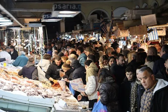 Βαρβάκειος: Ουρές για τα σαρακοστιανά ψώνια της τελευταίας στιγμής