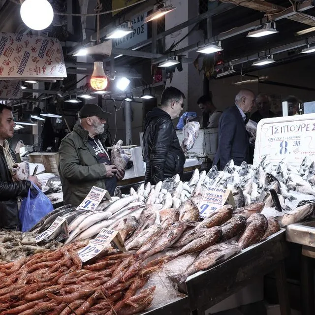 Θαλασσινά στην Κεντρική αγορά Βαρβάκειο πριν την Καθαρά Δευτέρα