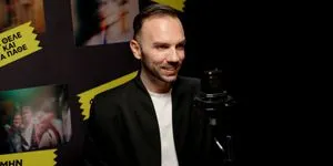 Ο Ψυχολόγος - Ψυχοθεραπευτής και συγγραφέας Δρ. Βασίλης Κιοσσές Στη Χώρα Των Στερεοτύπων