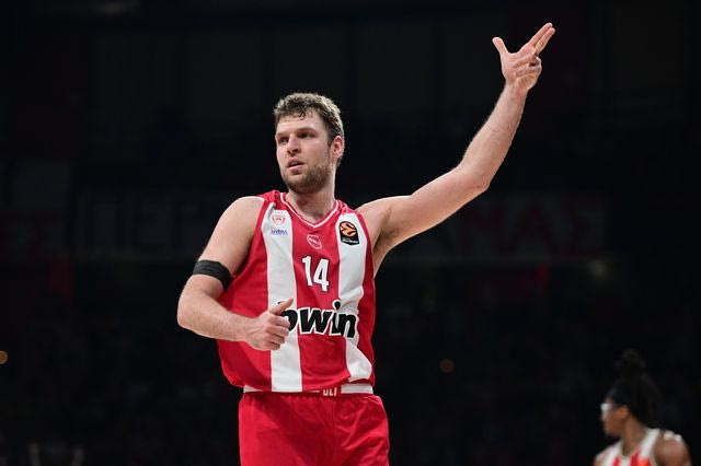 ΟΛΥΜΠΙΑΚΟΣ - ΕΡΥΘΡΟΣ ΑΣΤΕΡΑΣ