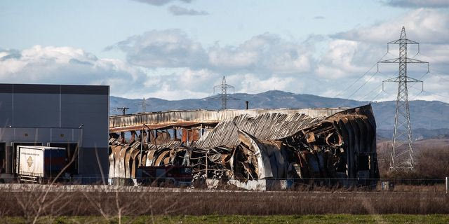 Αποκαΐδια του εργοστασίου "Βιολάντα" μετά τη φονική έκρηξη
