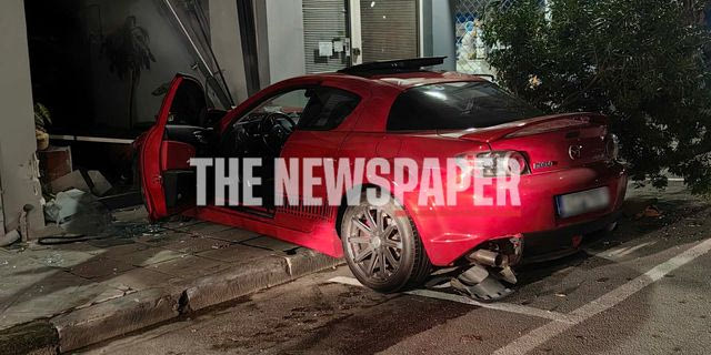 Τροχαίο στον Βόλο: ΙΧ εξετράπη και κατέληξε σε φροντιστήριο