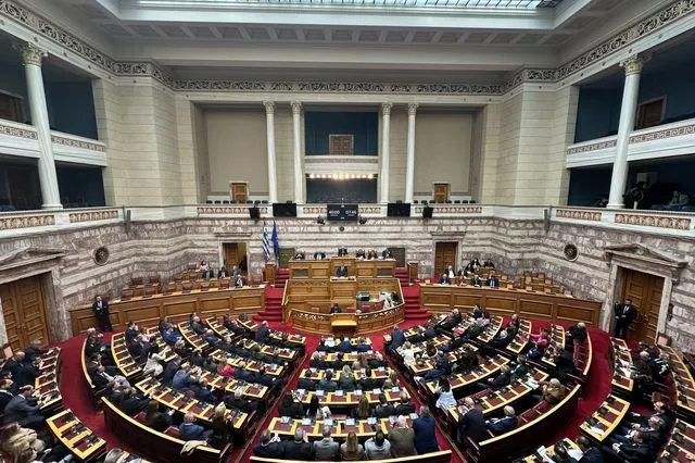 Η ΝΔ βλέπει μόνο πράσινο χρώμα στα σκάνδαλα