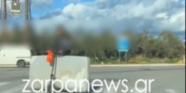 Μετακόμιση με πατίνι; Απίστευτες εικόνες στους δρόμους των Χανίων