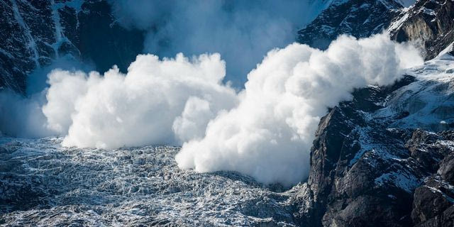 ΗΠΑ: Αγνοούνται 10 σκιέρ αγνοούνται που παρασύρθηκαν από χιονοστιβάδα