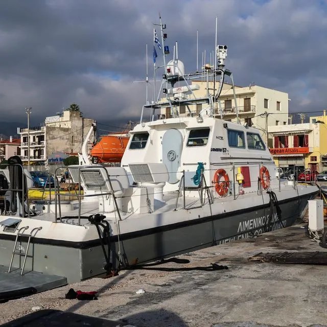 Σύγκρουση περιπολικού σκάφους του Λιμενικού Σώματος με λέμβο που μετέφερε πρόσφυγες και μετανάστες