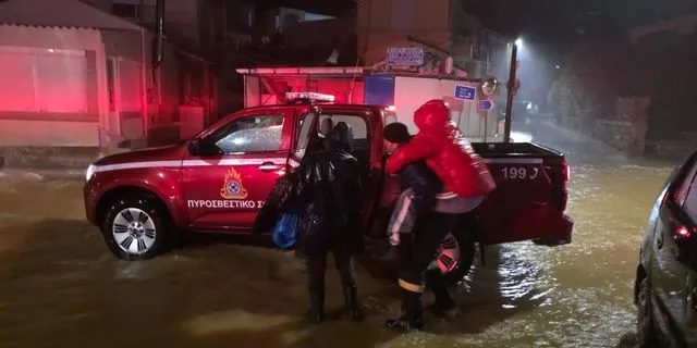 Η κακοκαιρία “σάρωσε” Κρήτη και Χίο – Κατολισθήσεις και πτώσεις δέντρων