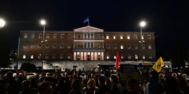 “Πόσοι ακόμη νεκροί στο Αιγαίο;” – Συγκέντρωση στο Σύνταγμα για την τραγωδία στην Χίο