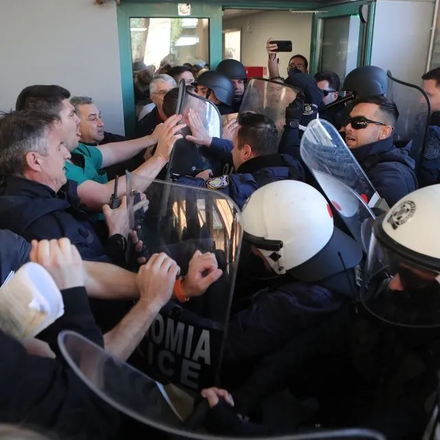 Αντιδράσεις για την καταστολή στο Γ.Κ. Νίκαιας – Ο Άδωνις στοχοποιεί τους “κομμουνιστές”