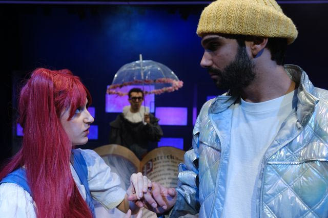 Ελίζα: Ερωτας, φωτόσπαθα και Ελισαβετιανές πινελιές