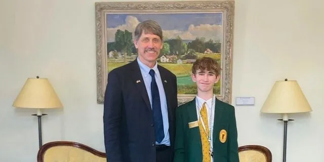 Ο 14χρονος Dean Roy που διεκδικεί θέση Κυβερνήτη – “Θα φέρουμε την αλλαγή”