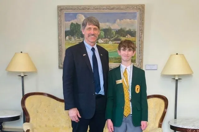 Ο 14χρονος Dean Roy που διεκδικεί θέση Κυβερνήτη – “Θα φέρουμε την αλλαγή”