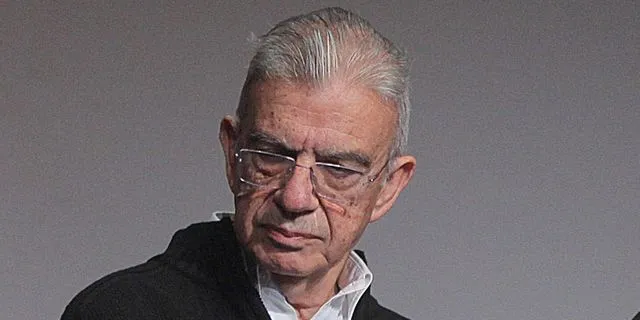 Ποια είναι η Αθήνα του Μένη Κουμανταρέα;