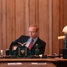 “Ο Μάγος του Κρεμλίνου”: Πώς έγινε ταινία η άνοδος του Πούτιν στην εξουσία