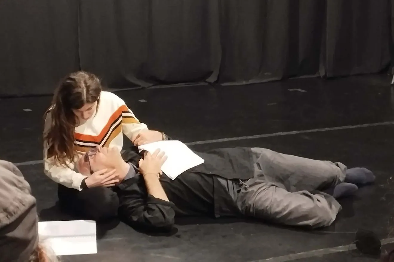 Ο Θανάσης Δόβρης φέρνει ξανά στο προσκήνιο το σώμα του ηθοποιού