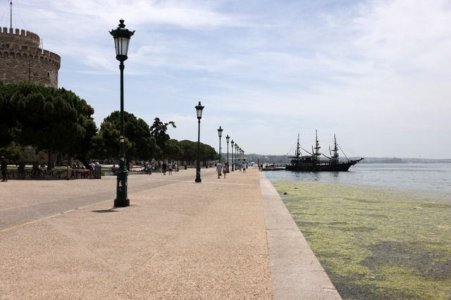 Θεσσαλονίκη: Στο νοσοκομείο 74χρονος που ανασύρθηκε από τη θάλασσα