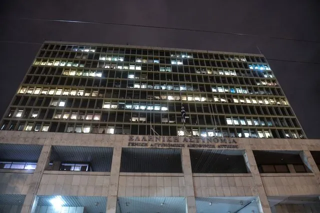 Κρατούμενος βρέθηκε νεκρός στα κρατητήρια της ΓΑΔΑ – Η ανακοίνωση της ΕΛ.ΑΣ.