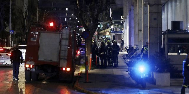 Αλεξάνδρας: Ελεγχόμενη έκρηξη στο σακίδιο του άνδρα που απειλούσε με “εκρηκτικά” – Βίντεο