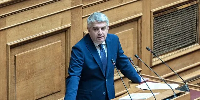 Ο Οδυσσέας Κωνσταντινόπουλος επιστρέφει την έδρα στο ΠΑΣΟΚ