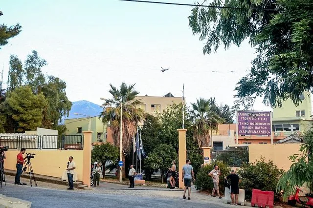 Πάτρα: Εισαγγελική εντολή για αστυνομική φύλαξη του 10 μηνών βρέφους στο Καραμανδάνειο