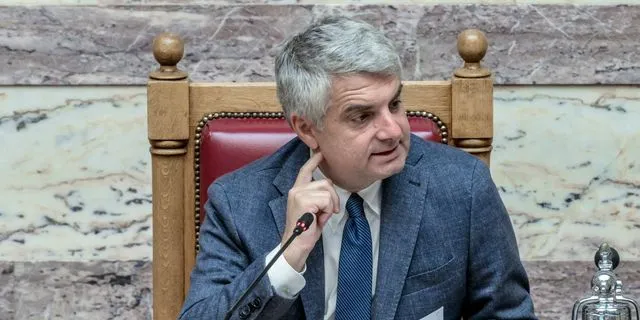 Κωνσταντινόπουλος: “Υπερήφανα αποχωρώ όπως εισήλθα σε αυτήν την αίθουσα”