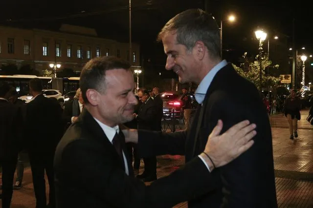 Κόντρα Δούκα – Μπακογιάννη για τη διπλή ανάπλαση