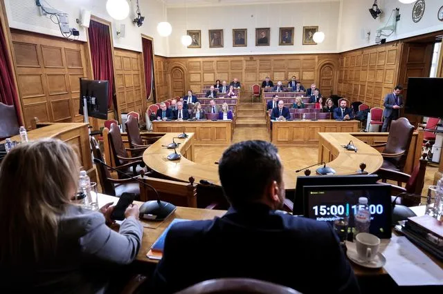 Εξεταστική επιτροπή ΟΠΕΚΕΠΕ (φωτογραφία αρχείου)