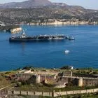 Θρίλερ κατασκοπείας στη Σούδα – Οι φωτογραφίες στο κινητό του Γεωργιανού