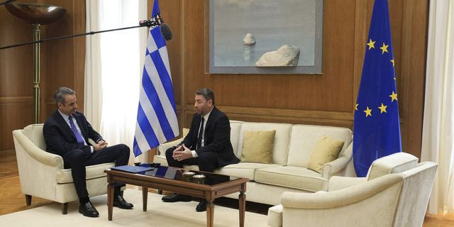 Mitsotakis: “Our heart is with Cyprus” – Androulakis: “No involvement in the war”